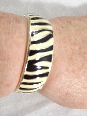 Vintage Zebra Style Enamel Hinged Bracelet